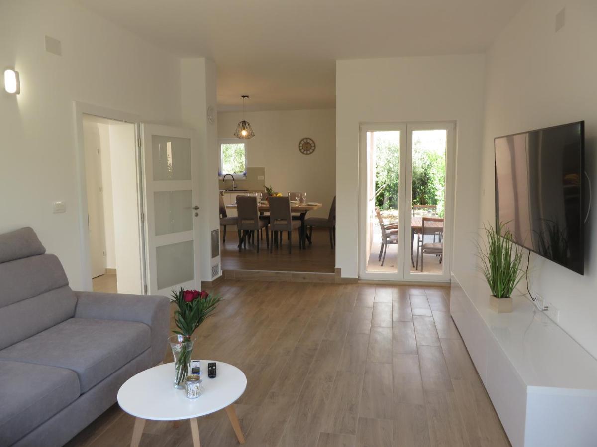 M&L Holliday Home Biograd Na Moru Exteriör bild