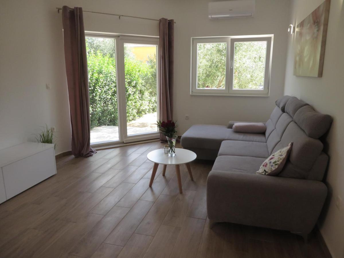 M&L Holliday Home Biograd Na Moru Exteriör bild