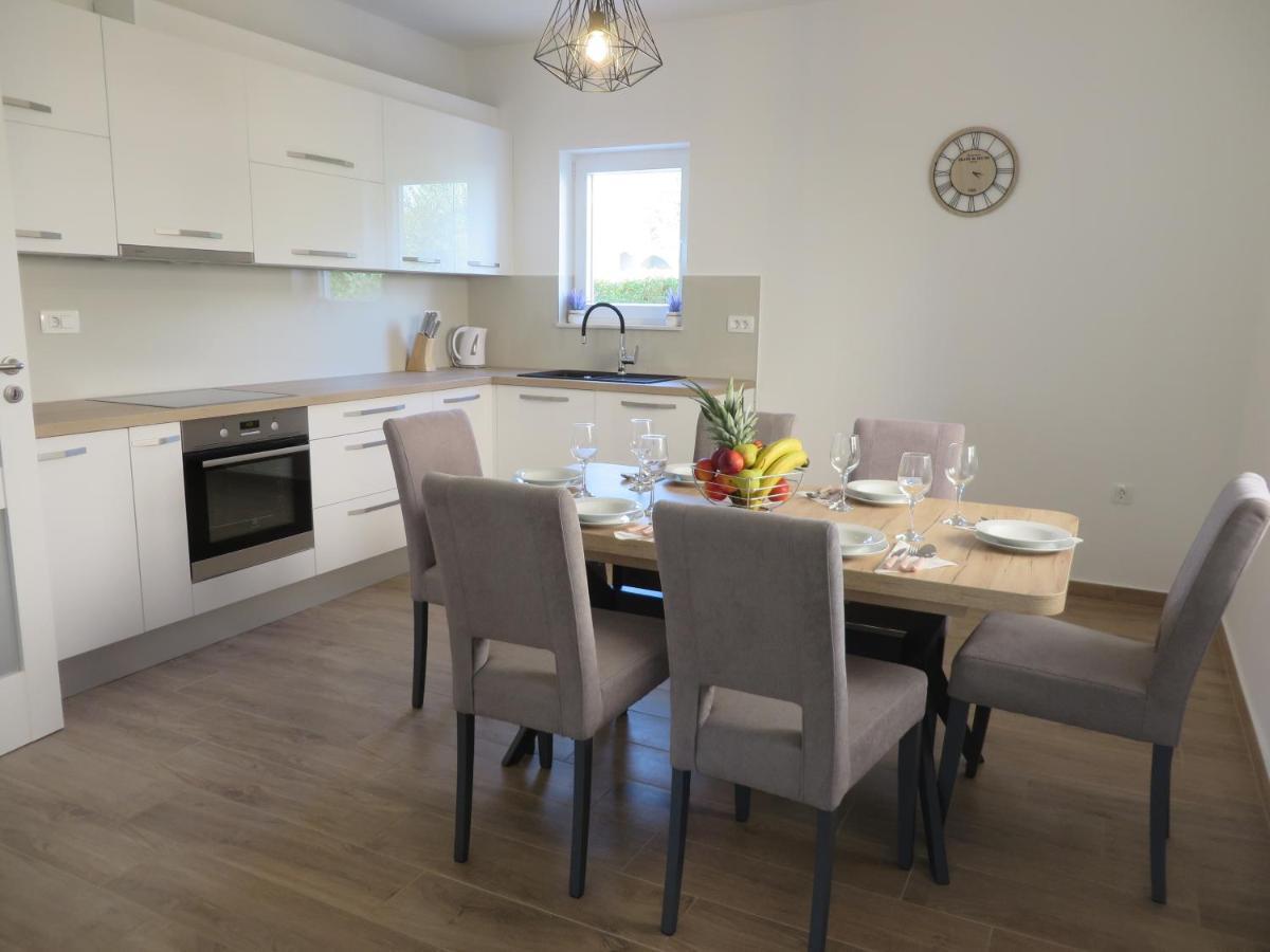 M&L Holliday Home Biograd Na Moru Exteriör bild