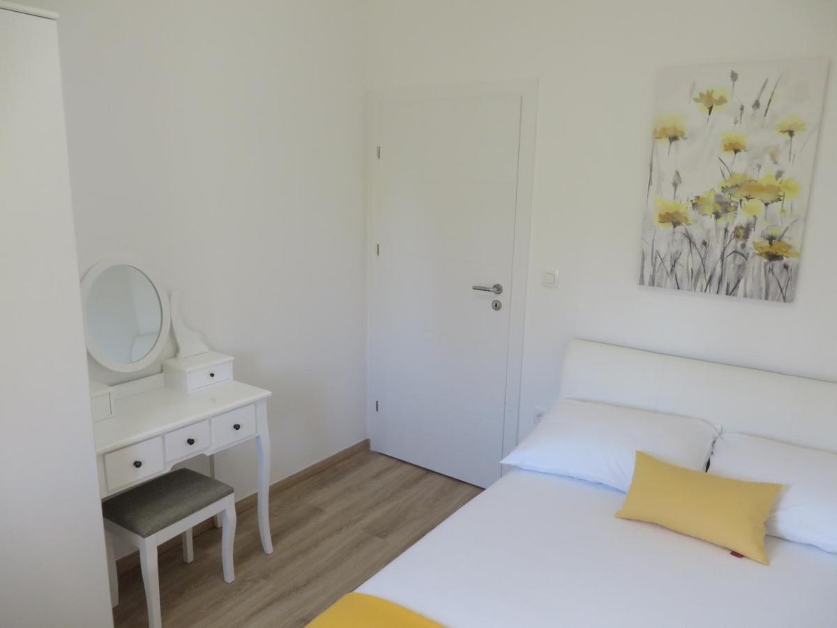 M&L Holliday Home Biograd Na Moru Exteriör bild