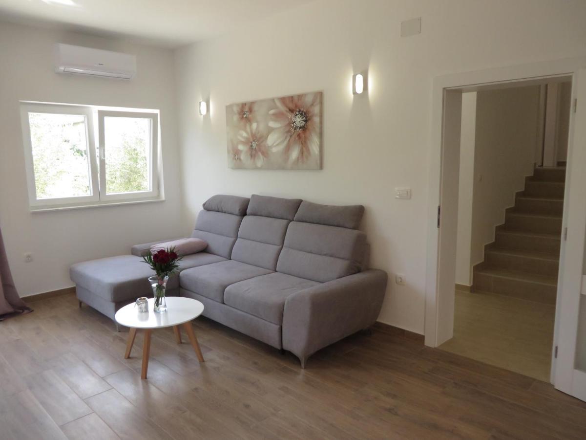 M&L Holliday Home Biograd Na Moru Exteriör bild