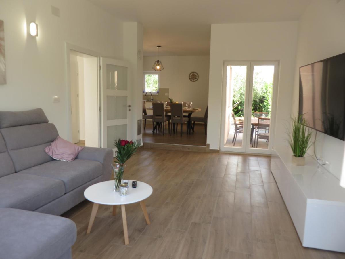 M&L Holliday Home Biograd Na Moru Exteriör bild