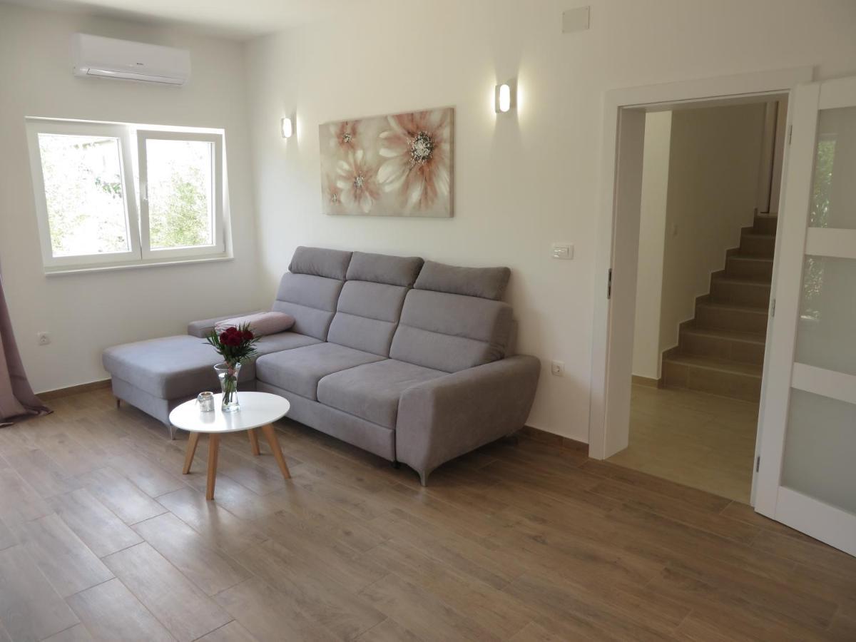 M&L Holliday Home Biograd Na Moru Exteriör bild