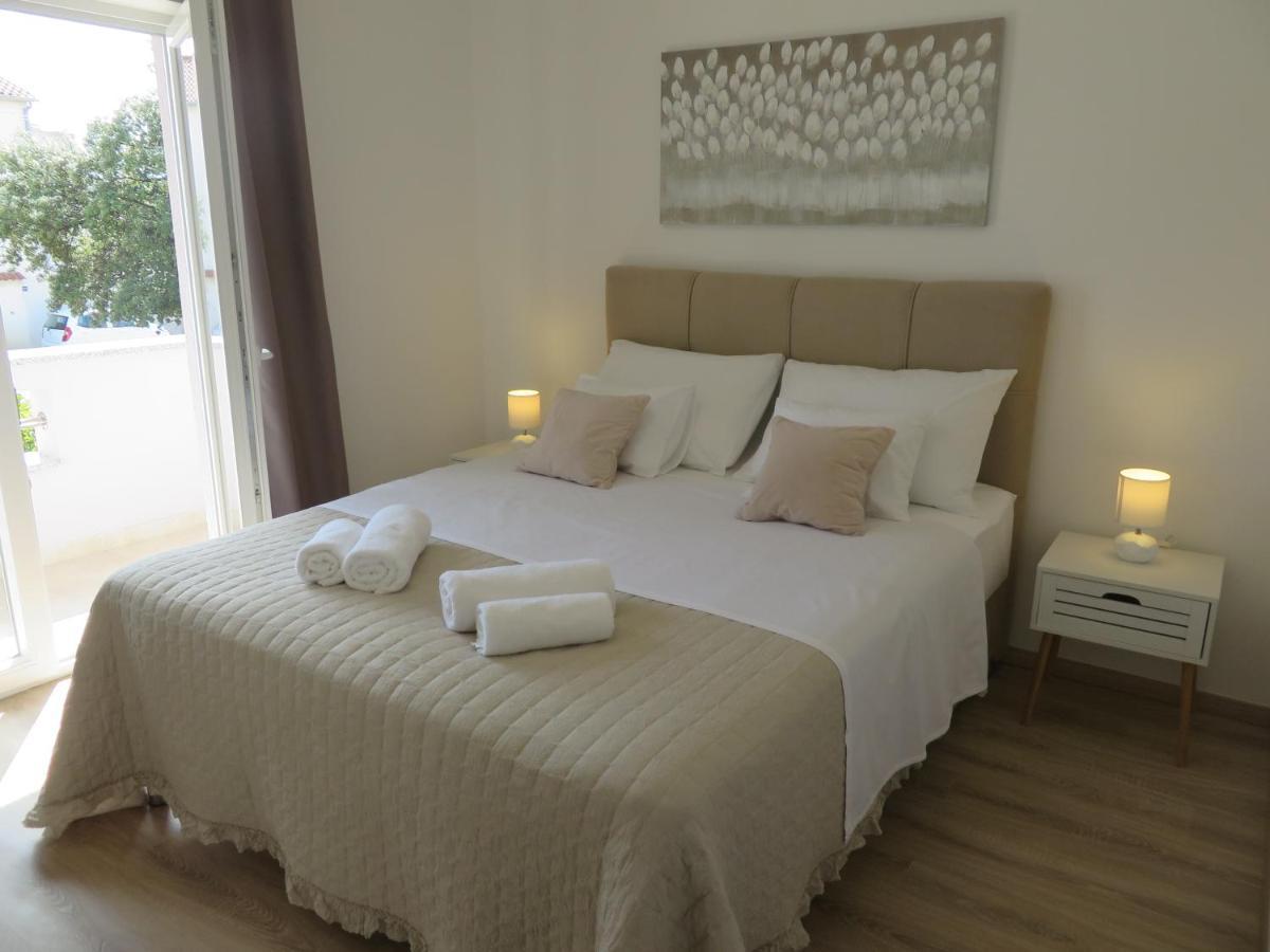 M&L Holliday Home Biograd Na Moru Exteriör bild