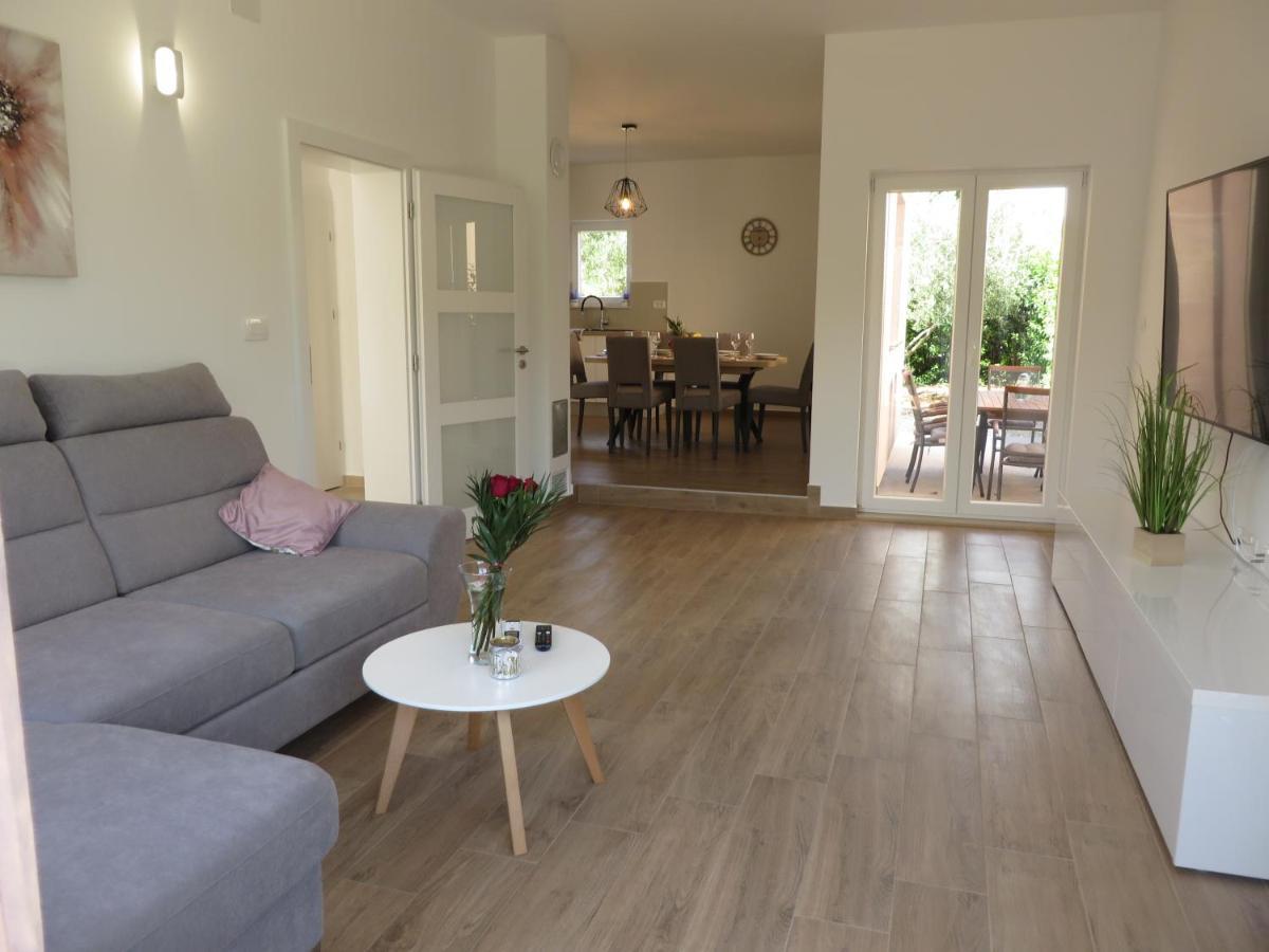 M&L Holliday Home Biograd Na Moru Exteriör bild