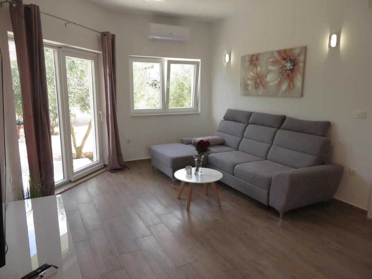 M&L Holliday Home Biograd Na Moru Exteriör bild