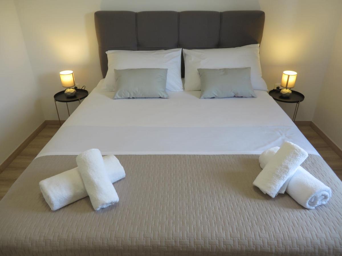 M&L Holliday Home Biograd Na Moru Exteriör bild