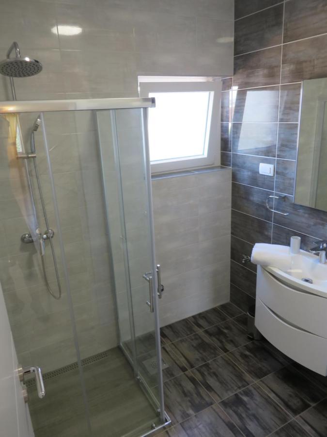 M&L Holliday Home Biograd Na Moru Exteriör bild