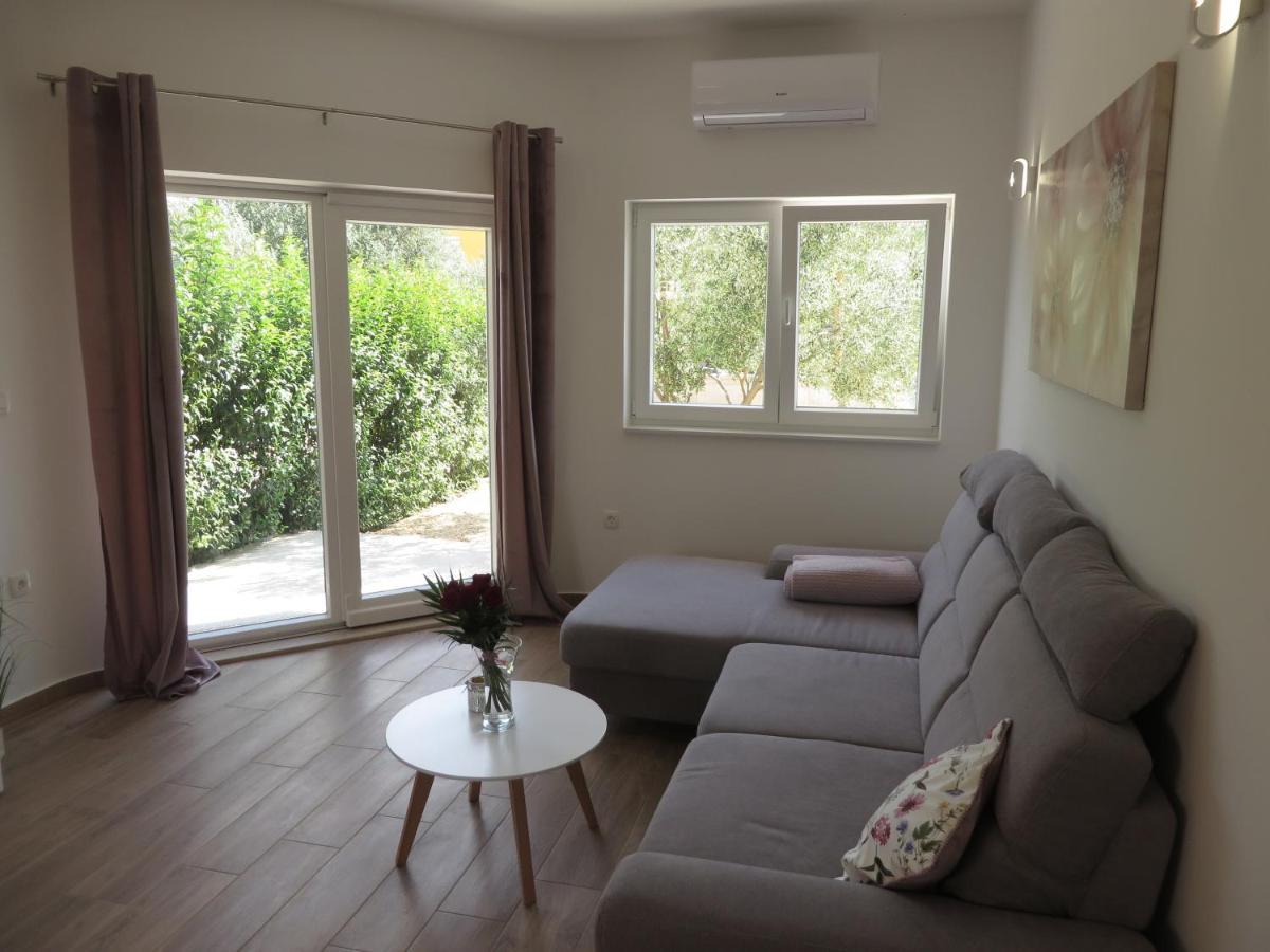 M&L Holliday Home Biograd Na Moru Exteriör bild