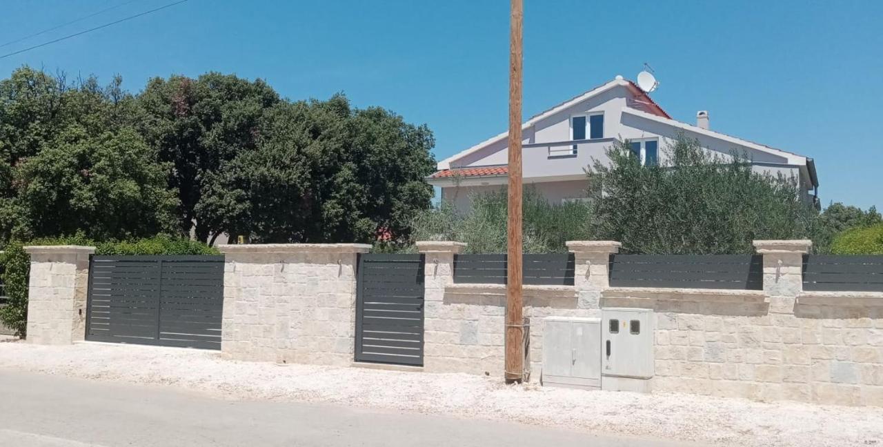 M&L Holliday Home Biograd Na Moru Exteriör bild